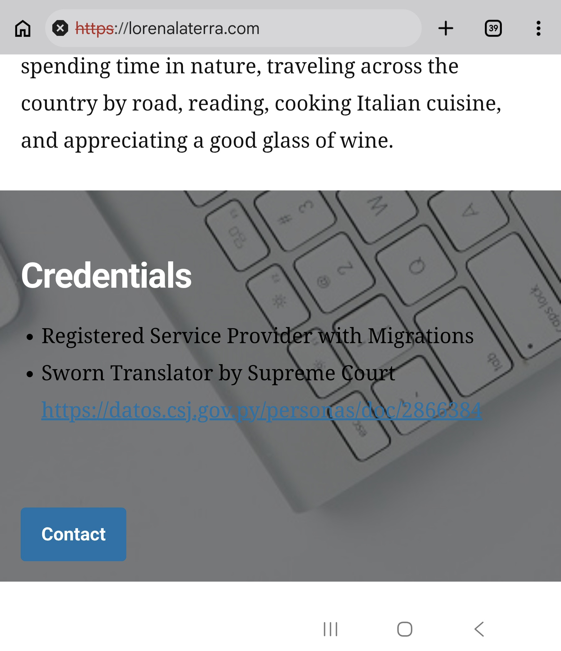 Screenshot of lorenalaterra.com showing false claim: Registered Service Provider with Migrations